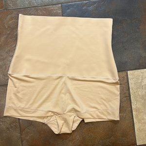 NWOT Maidenform high rise shaper short for, XXL